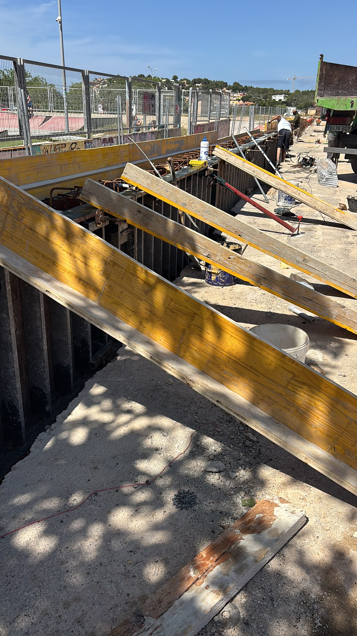Sistema de encofrado de madera para muro de hormigón